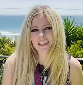 Avril Lavigne girlfriend  